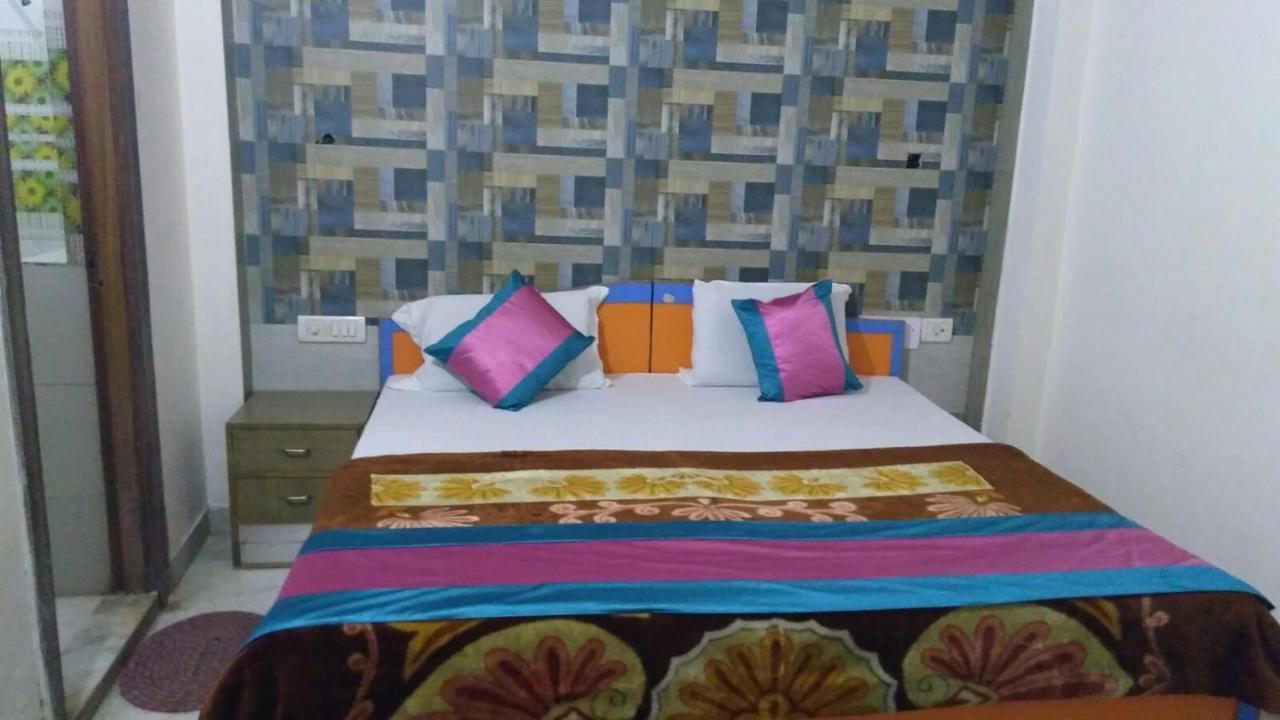 Basil Inn Home Stay Walking Distance From Taj Mahal Agra Agra  Quarto foto